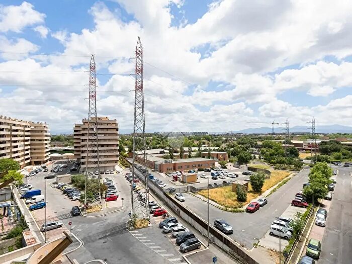 Appartamento trilocale in vendita in Via Amos Zanibelli, Roma