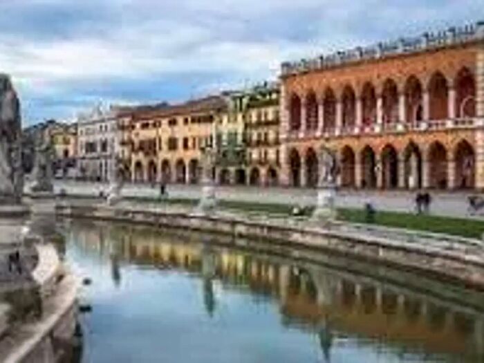 Appartamento con 6 locali in vendita in Via Stellini, Padova