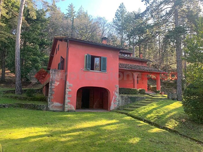 Casa con 7 locali in vendita in Via Magnale, Pelago