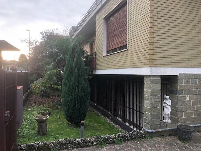 Casa con 8 locali in vendita in Via Camillo Benso Conte di Cavour, Paderno Dugnano