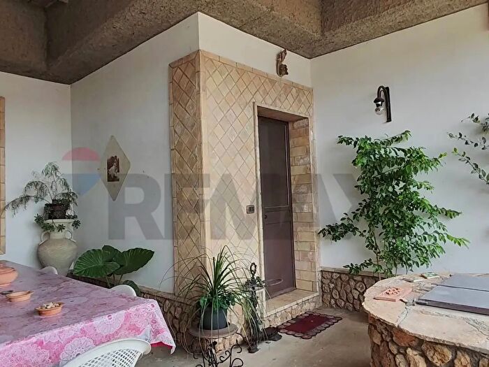 Casa con 5 locali in vendita in Contrada Regalsemi Snc, Caltagirone