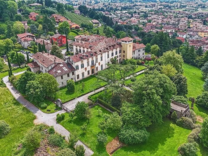 Casa con 5 locali in vendita in Via Castello, Cenate Sotto