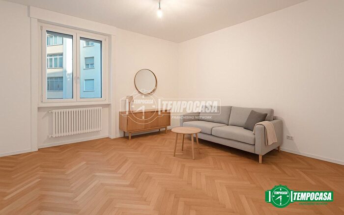 Appartamento trilocale in affitto in Corso Genova, Milano