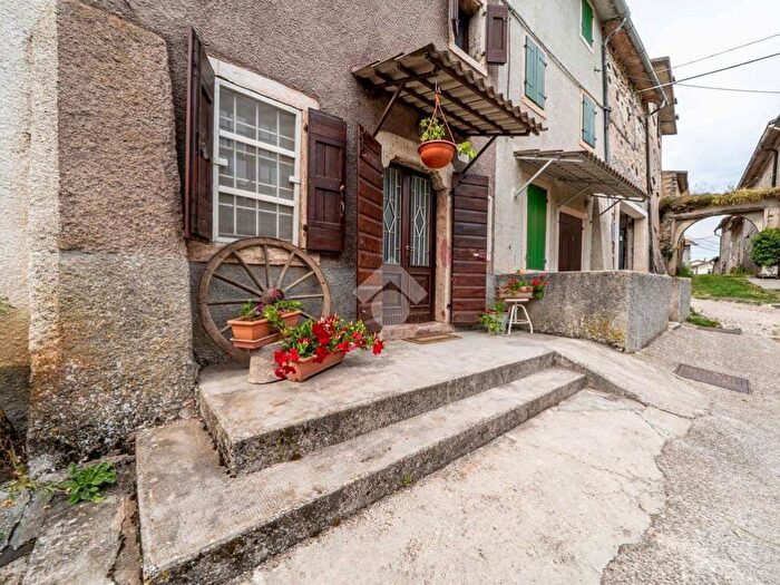 Appartamento bilocale in affitto in Contrada Comerlati, Velo Veronese