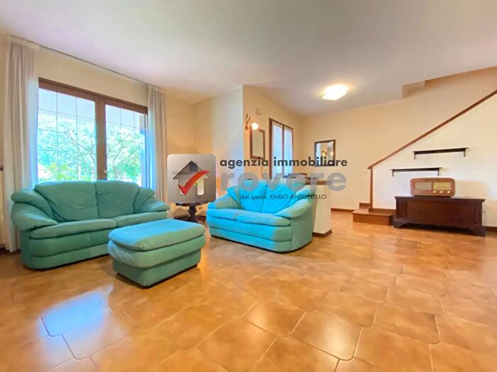 Casa con 8 locali in vendita in Carbonera