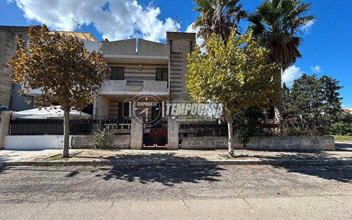 Casa con 5 locali in vendita in Via La Malfa, Lequile