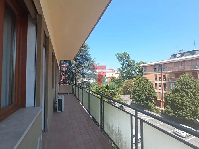 Appartamento trilocale in affitto in Via Luigi Pierobon, Padova