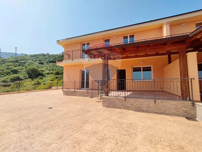 Casa trilocale in vendita in Via Michelangelo, Torretta