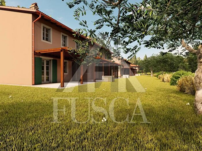 Casa quadrilocale in vendita in Via delle Nubache, Lucca