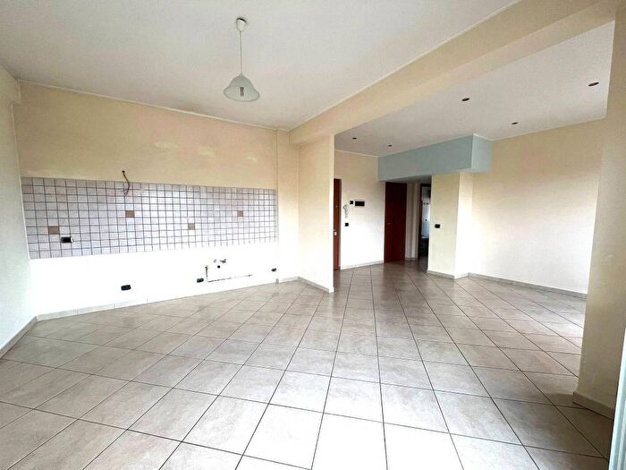 Appartamento trilocale in affitto in Via Giosuè Carducci, Centro, Aprilia