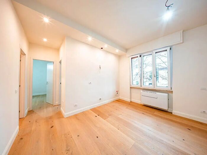 Appartamento trilocale in vendita in Via Erbosa, Firenze