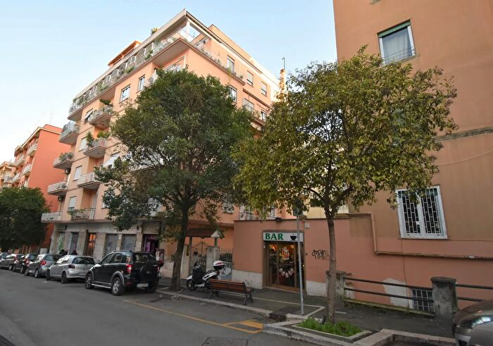 Appartamento bilocale in vendita in Via di Monte Verde, Roma