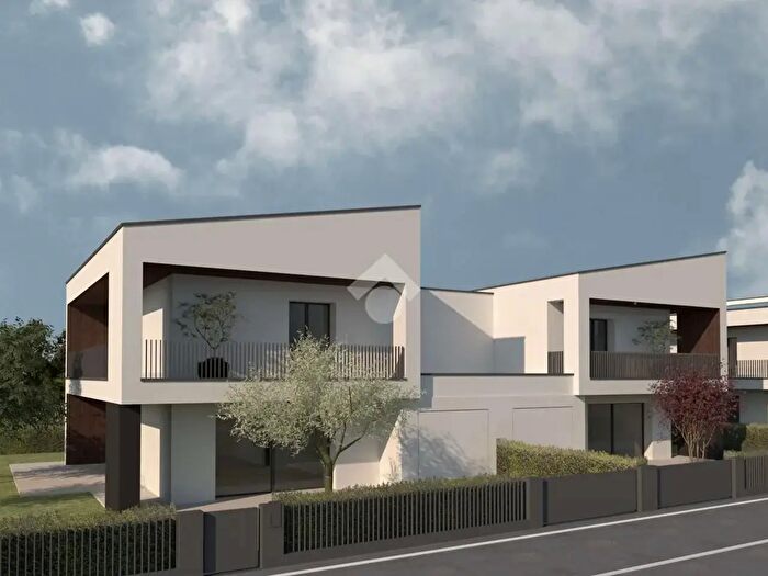 Casa quadrilocale in vendita in Via Puccini, Zero Branco