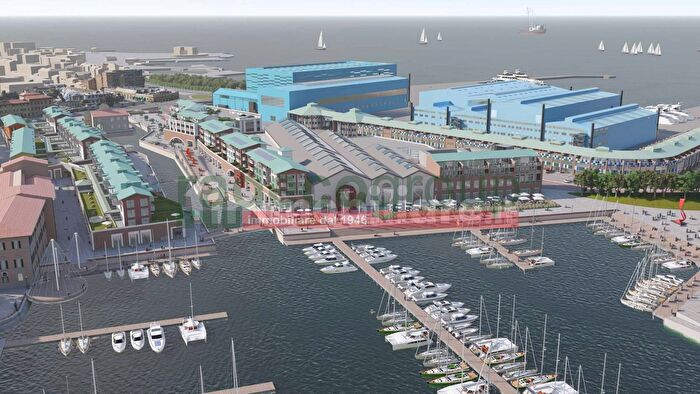 Appartamento trilocale in vendita in Piazza Mazzini, Livorno