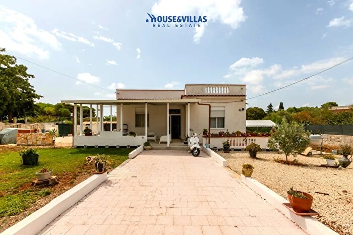 Casa trilocale in vendita in Contrada Montagna, Avola