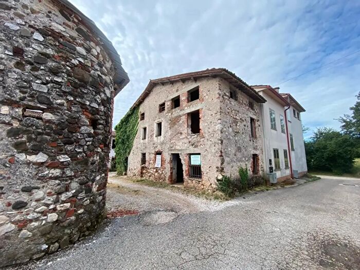 Casa monolocale in vendita in Località Vanzi, Schio