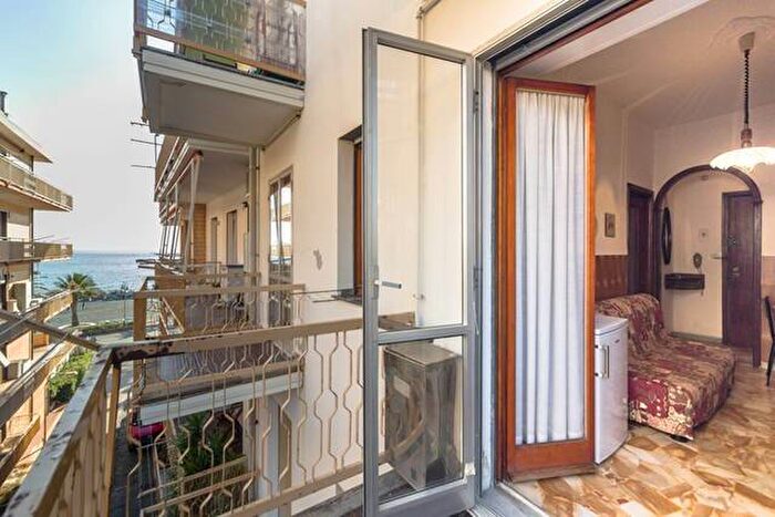 Appartamento bilocale in affitto in Via Aurelia di Ponente, Centro, Cogoleto