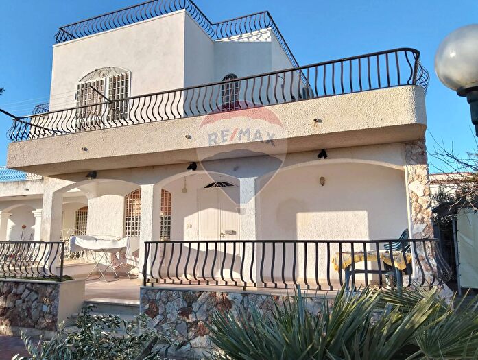 Casa con 5 locali in vendita in Via delle Rose, Manfredonia