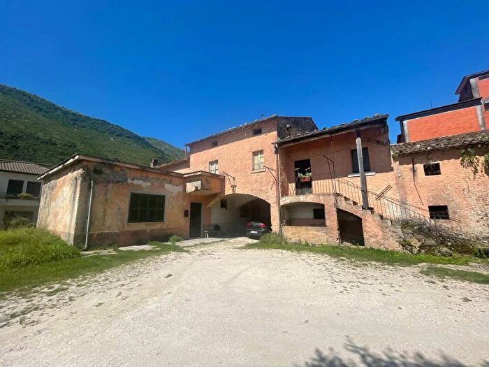 Casa con 8 locali in vendita in Via Pietra Santa Maria Sora Frosinone, Sora