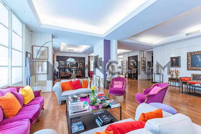 Appartamento con 6 locali in vendita in Via Archimede Roma, Roma