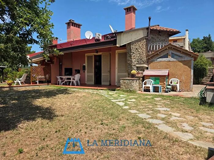 Casa con 5 locali in vendita in Lamporecchio