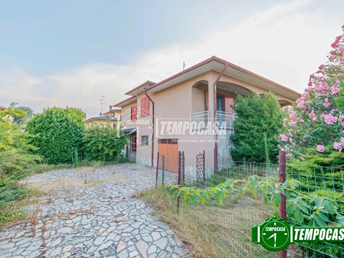 Casa con 5 locali in vendita in Via Meucci, Binasco