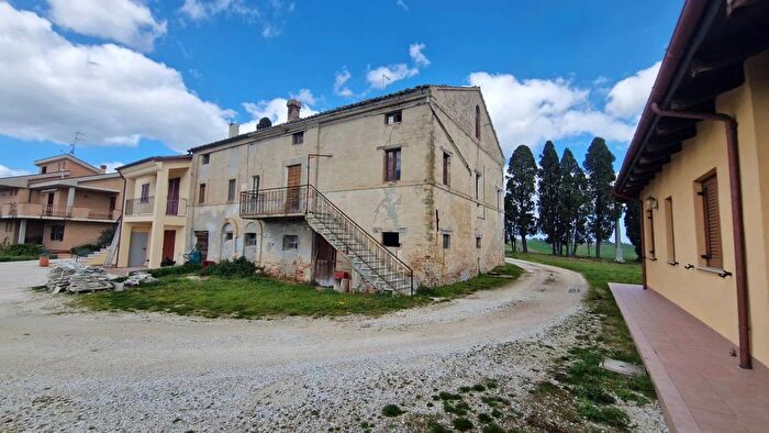 Casa quadrilocale in vendita in Contrada Crocette Morrovalle, Morrovalle