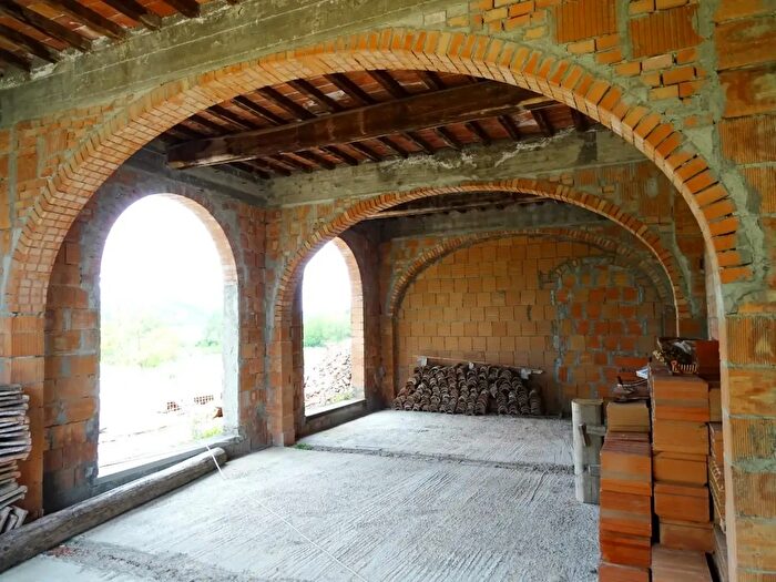 Casa con 7 locali in vendita in San Miniato