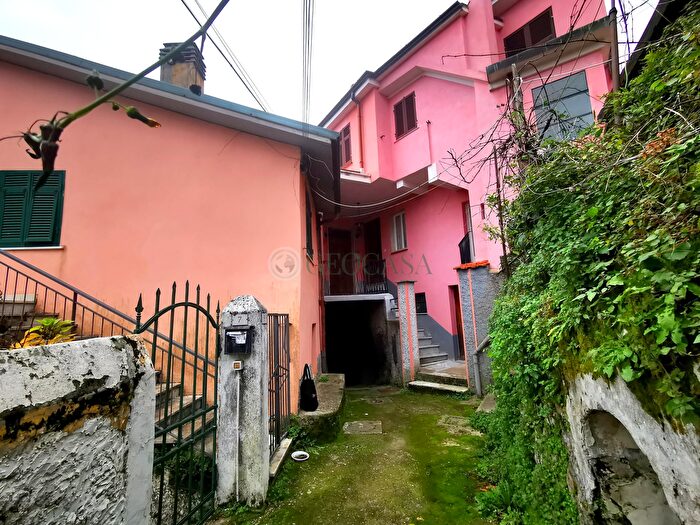 Appartamento trilocale in vendita in Follo