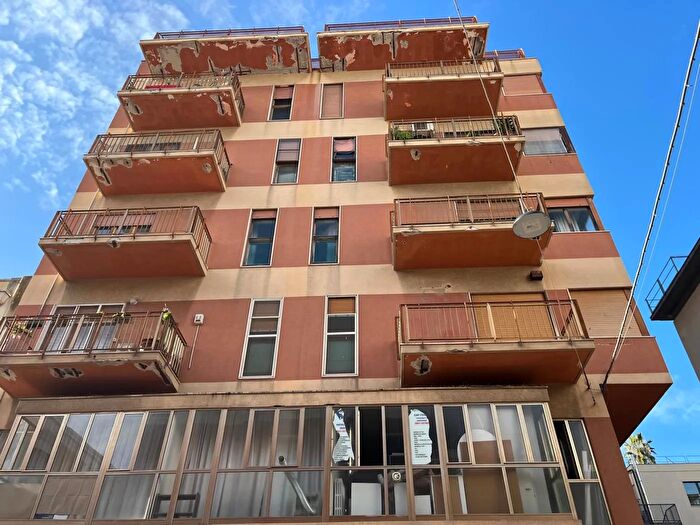 Appartamento trilocale in vendita in Via Indipendenza, Brindisi