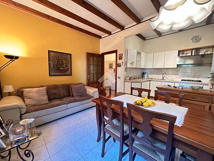 Appartamento trilocale in vendita in Piazza della Vittoria, Verona