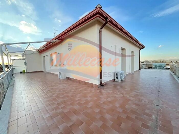 Appartamento con 5 locali in vendita in Via Tisia, Siracusa