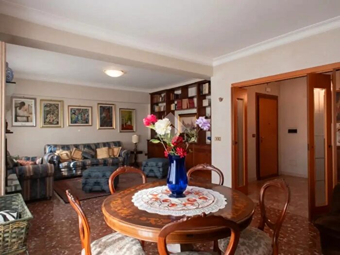Appartamento quadrilocale in vendita in Via Altavilla Irpina, Roma