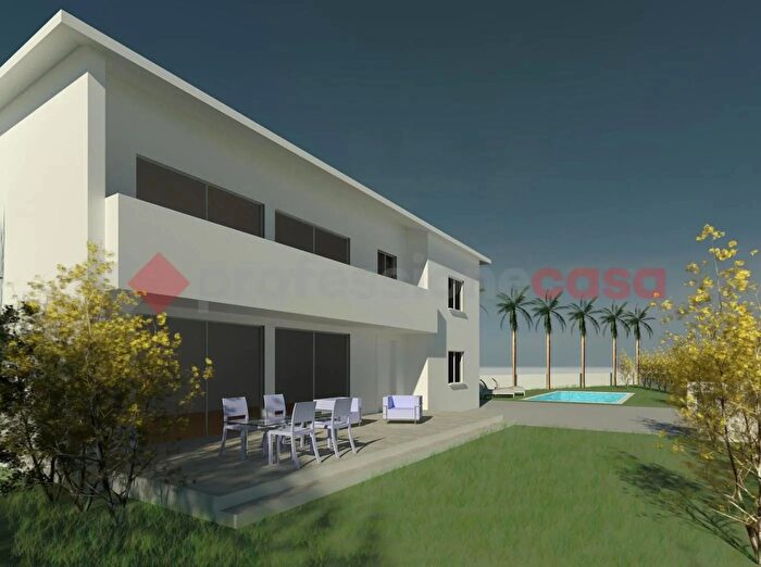 Casa quadrilocale in vendita in Via San Michele Snc, Cassino