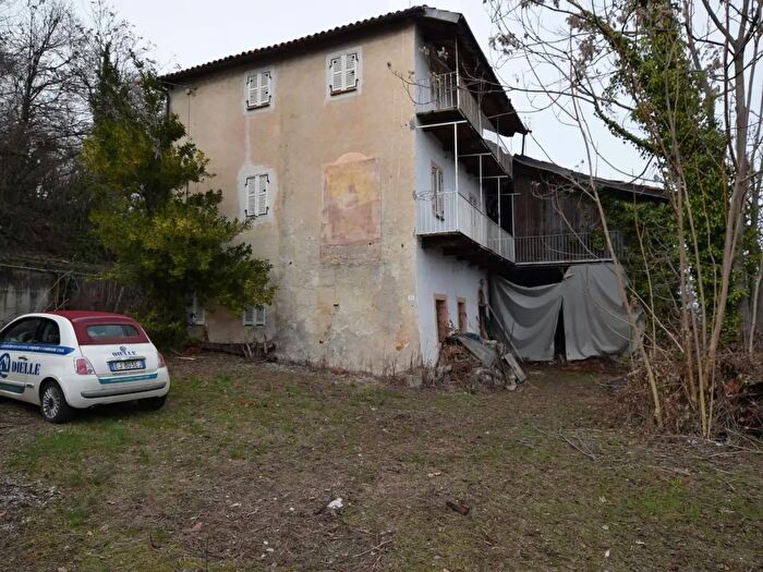 Casa con 7 locali in vendita in Via Robè Giusta, Mondovi