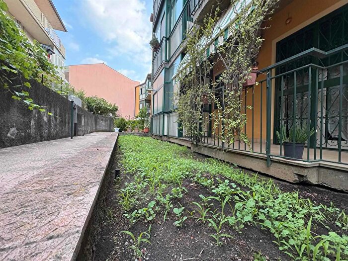 Appartamento trilocale in vendita in Via Vittorio Emanuele, Aci Catena