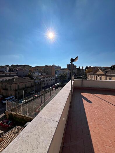 Casa con 8 locali in vendita in Via Finamore, Lanciano