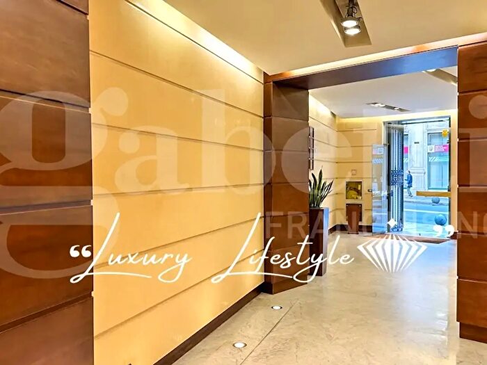 Appartamento quadrilocale in vendita in Via Roma, Genova