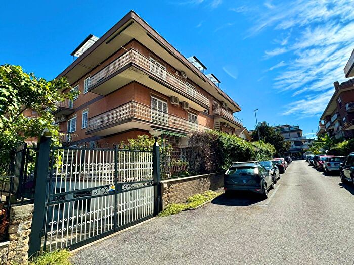 Appartamento quadrilocale in vendita in Via Zaccanopoli, Roma