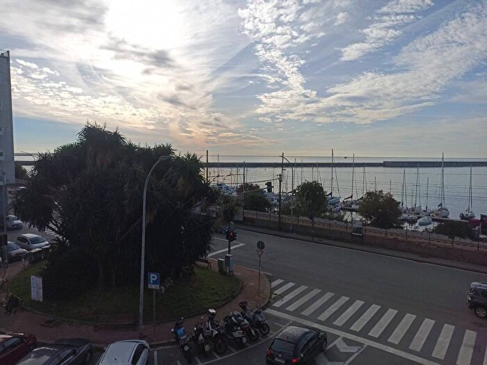 Appartamento trilocale in affitto in Piazza Lido di Pegli, Pegli, Genova