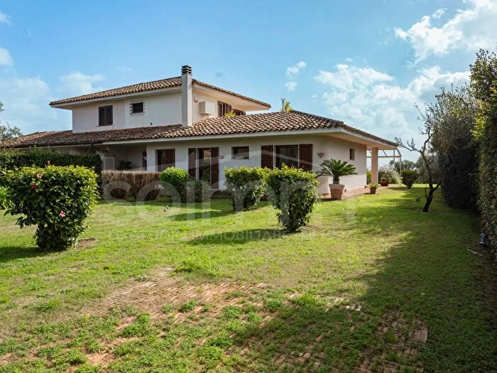 Casa con 5 locali in vendita in Porto Agumu Sn, Pula