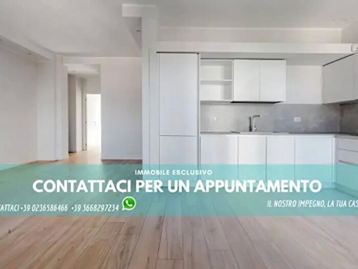 Appartamento trilocale in vendita in Via Angera, Milano
