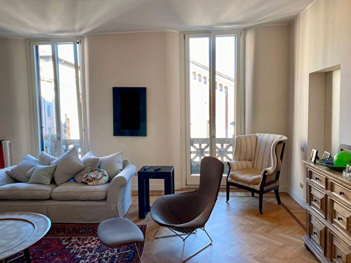 Appartamento con 5 locali in affitto in Via San Gregorio, Buenos Aires, Milano