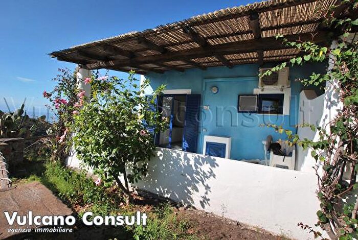 Casa trilocale in vendita in Lentia, Lipari