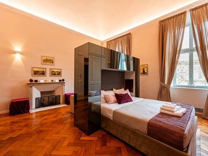 Appartamento con 5 locali in vendita in Via Carlo Alberto, Torino