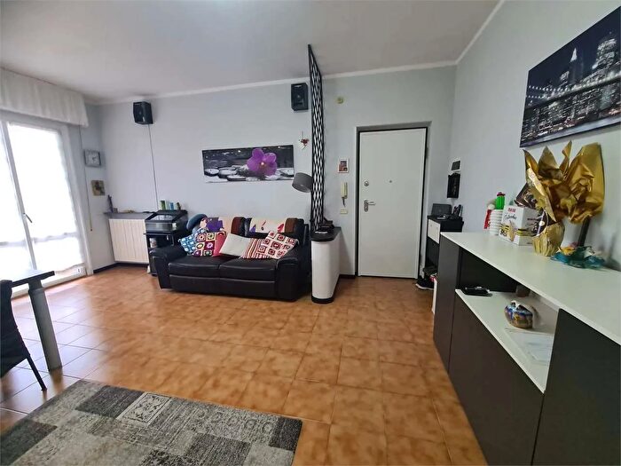 Appartamento trilocale in vendita in Luni