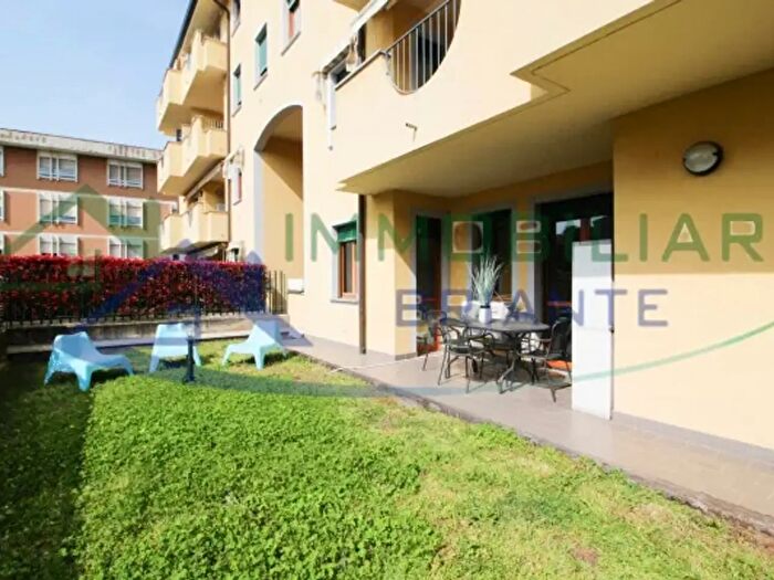 Appartamento trilocale in vendita in Via Medaglie dOro, Somma Lombardo