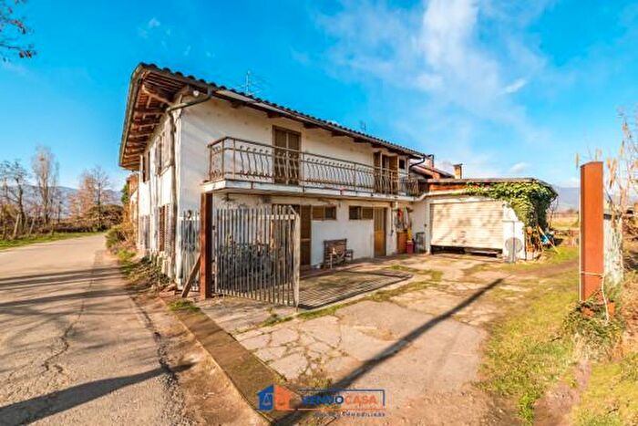 Casa con 6 locali in vendita in Via San Firmino, Revello