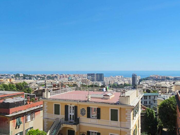 Appartamento con 6 locali in affitto in Via Contardo, Castelletto, Genova