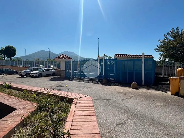 Appartamento trilocale in vendita in Via Tufarelli, San Giorgio A Cremano